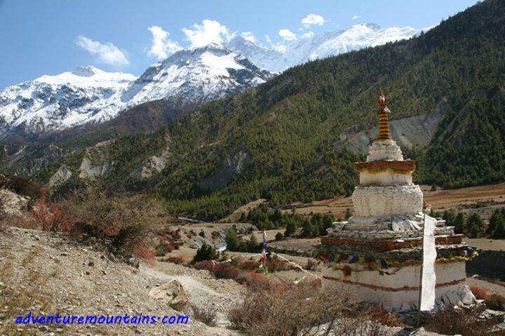 Chorten beneath Annapurna Himal in Manang Valley