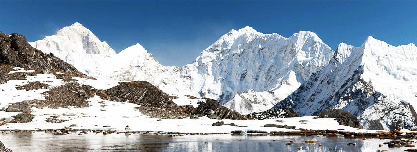 Upper Chukhung Valley and Mounts Makalu and Baruntse on ascent to Kongma La