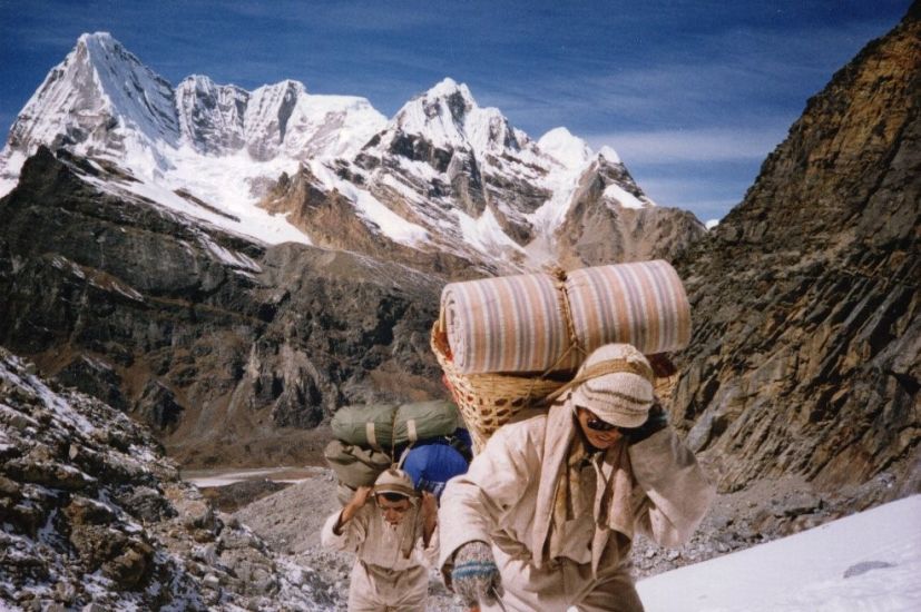 Kyashar and Mt.Thamserku on ascent to Mera La