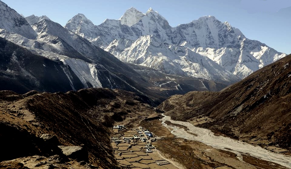 Pheriche on route to Lobuje and Kallar Pattar