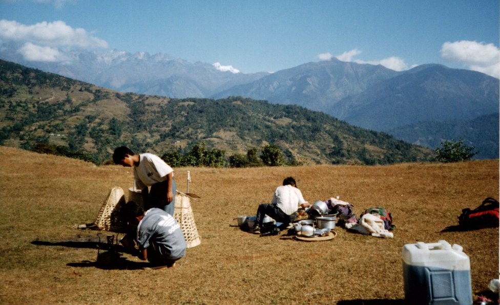 Lunch stop on ridgetop between Jiri and Shivalaya