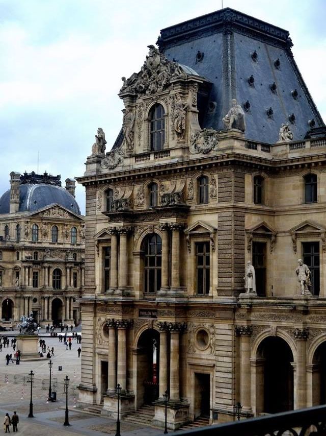 The Louvre Museum ( Muse du Louvre ) and Art Gallery in Paris