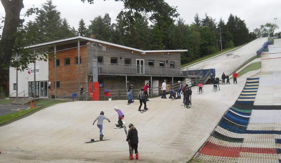 Bearsden Ski Club - Dry Ski Slopes