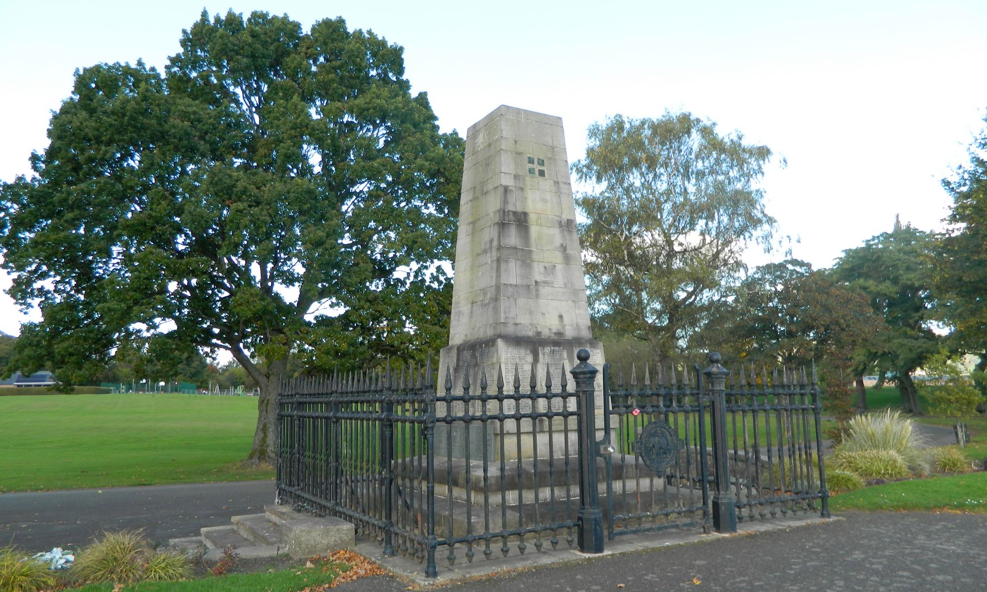 War Memorial in Levengrove Park