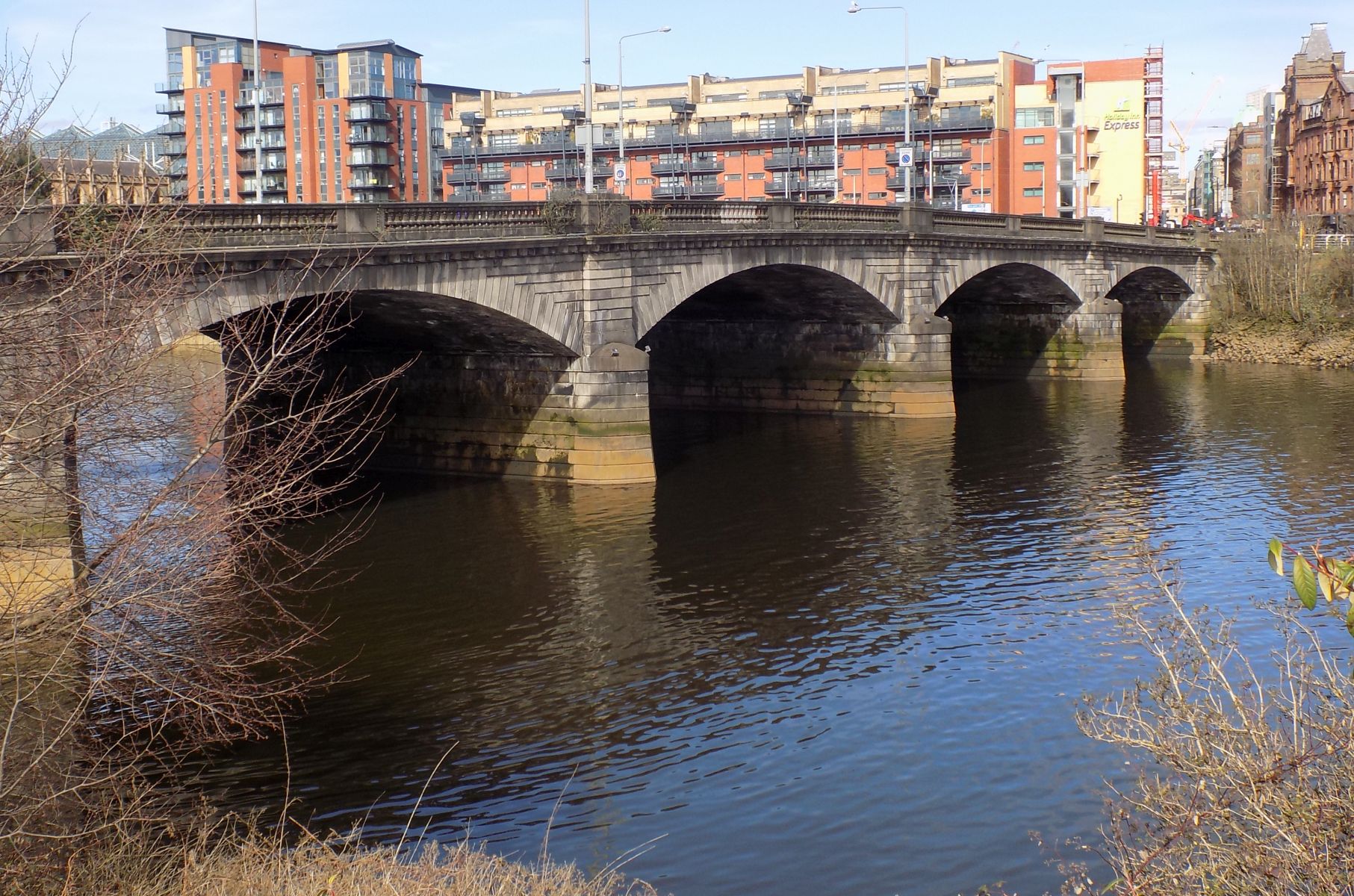 Victoria Bridge over River Clyde