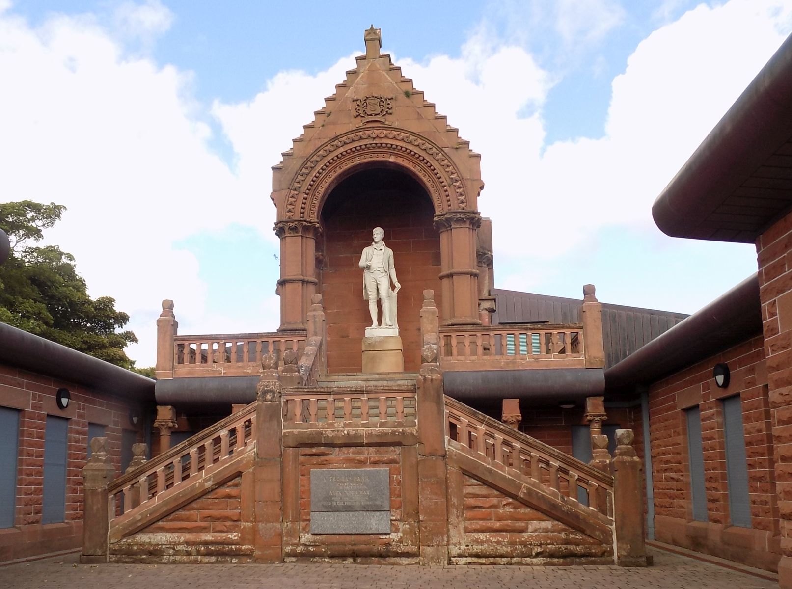 THE BURNS MONUMENT CENTRE