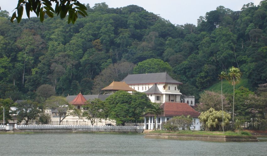 Sri Dalada Maligawa ( Temple of the Tooth )